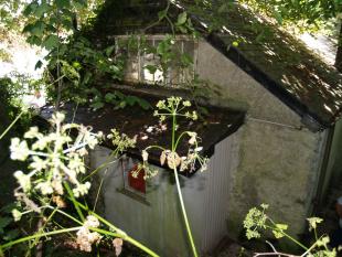*Lean-to toilet on east wall-r