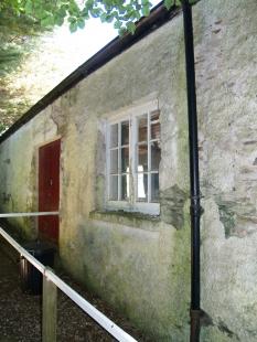 *Looking along north-facing rear wall-r