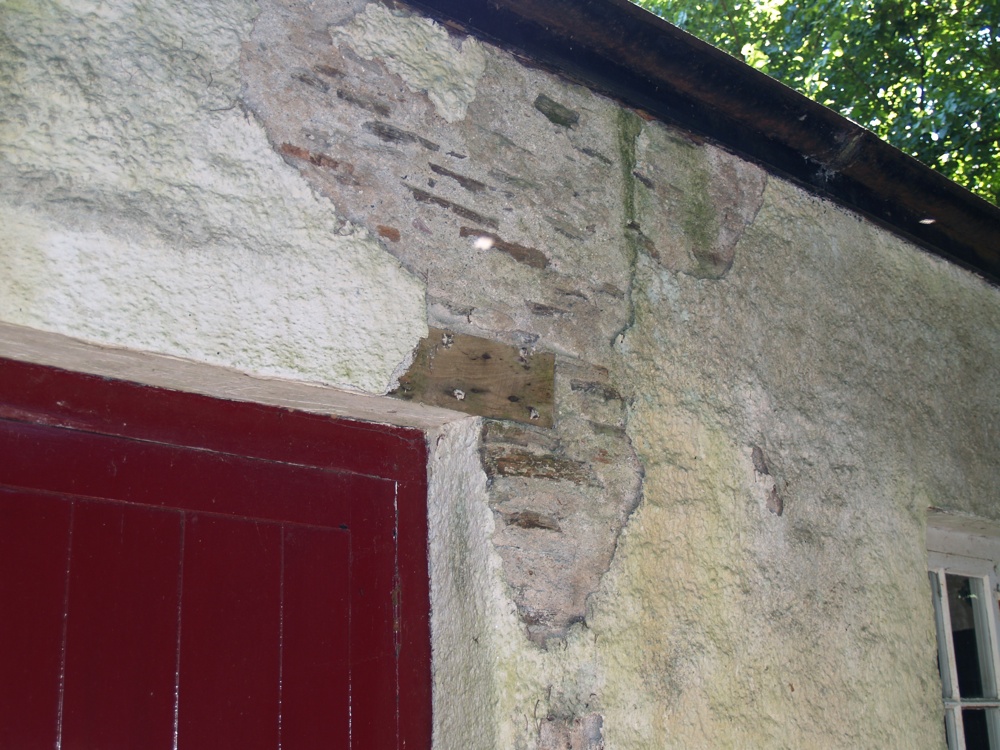 *Poor render adjacent to main door-r